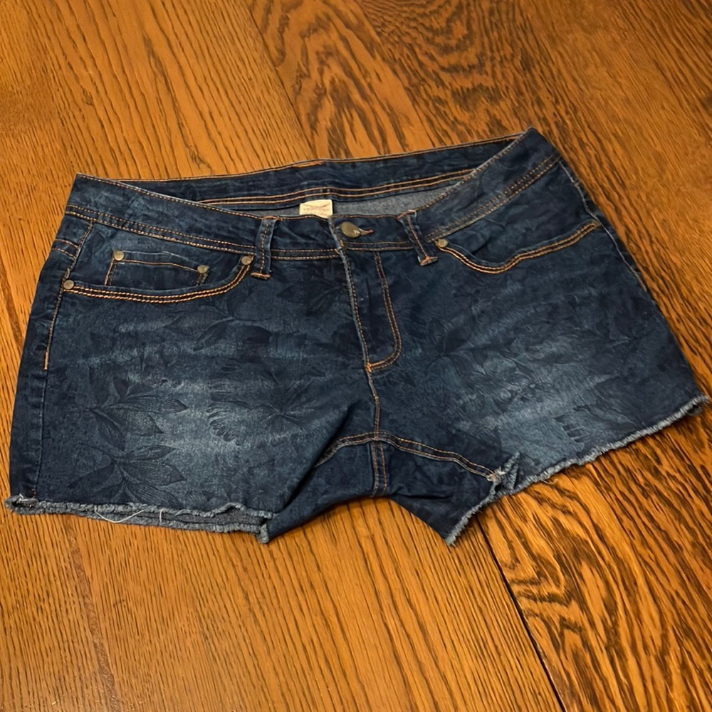 Faded Glory floral pattern 5 pocket Jean shorts size 12